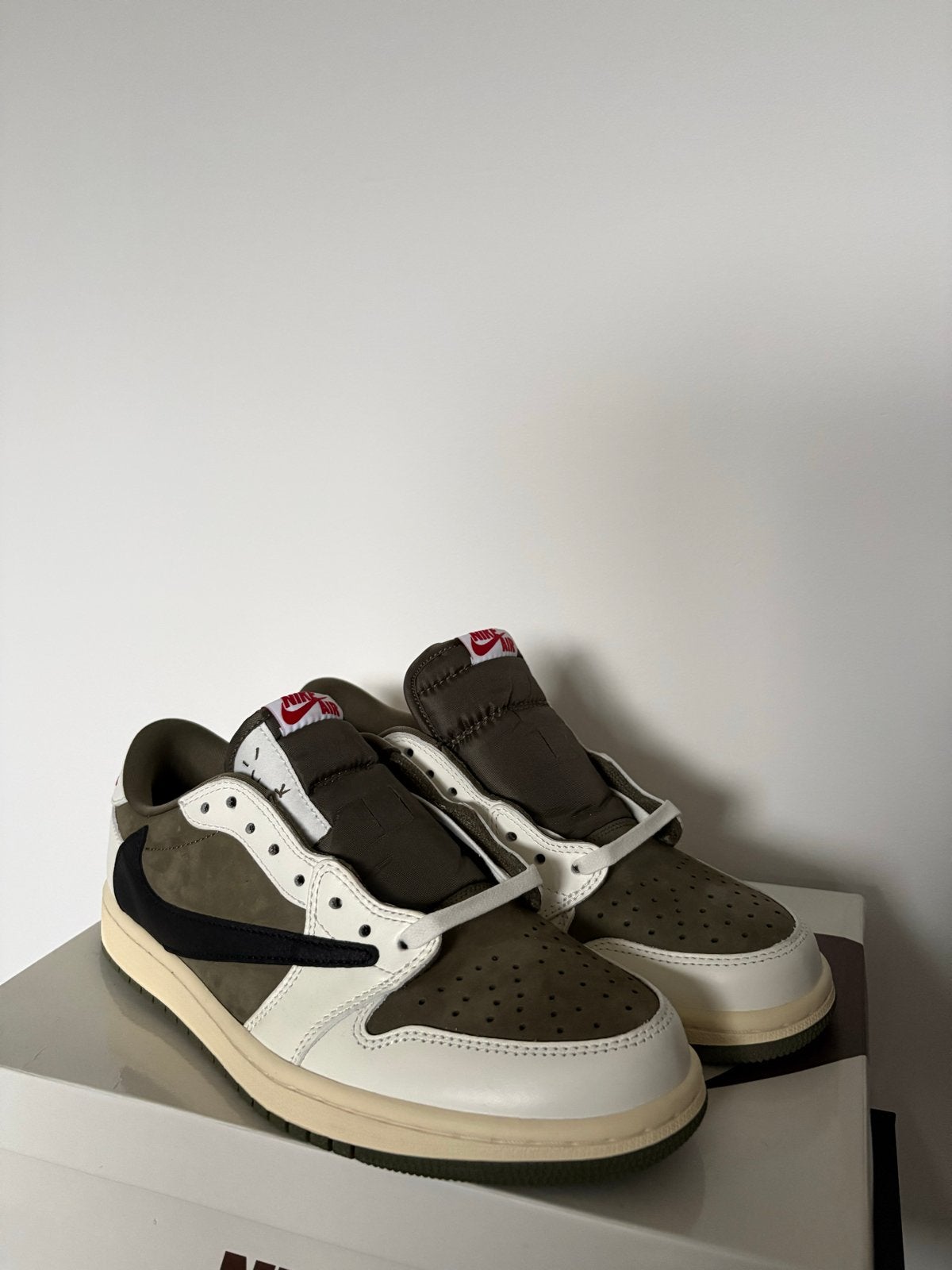 Nike Air Jordan 1 Low Travis Scott Reverse Mocha, Kleding | Heren, Schoenen, Verzenden, Nieuw, Bruin, Sneakers of Gympen