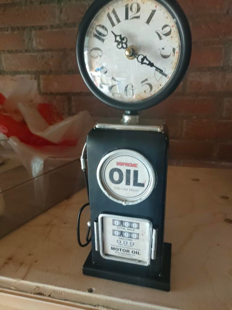 Tafel klok benzine pomp olie, Antiek en Kunst, Antiek | Klokken, Ophalen