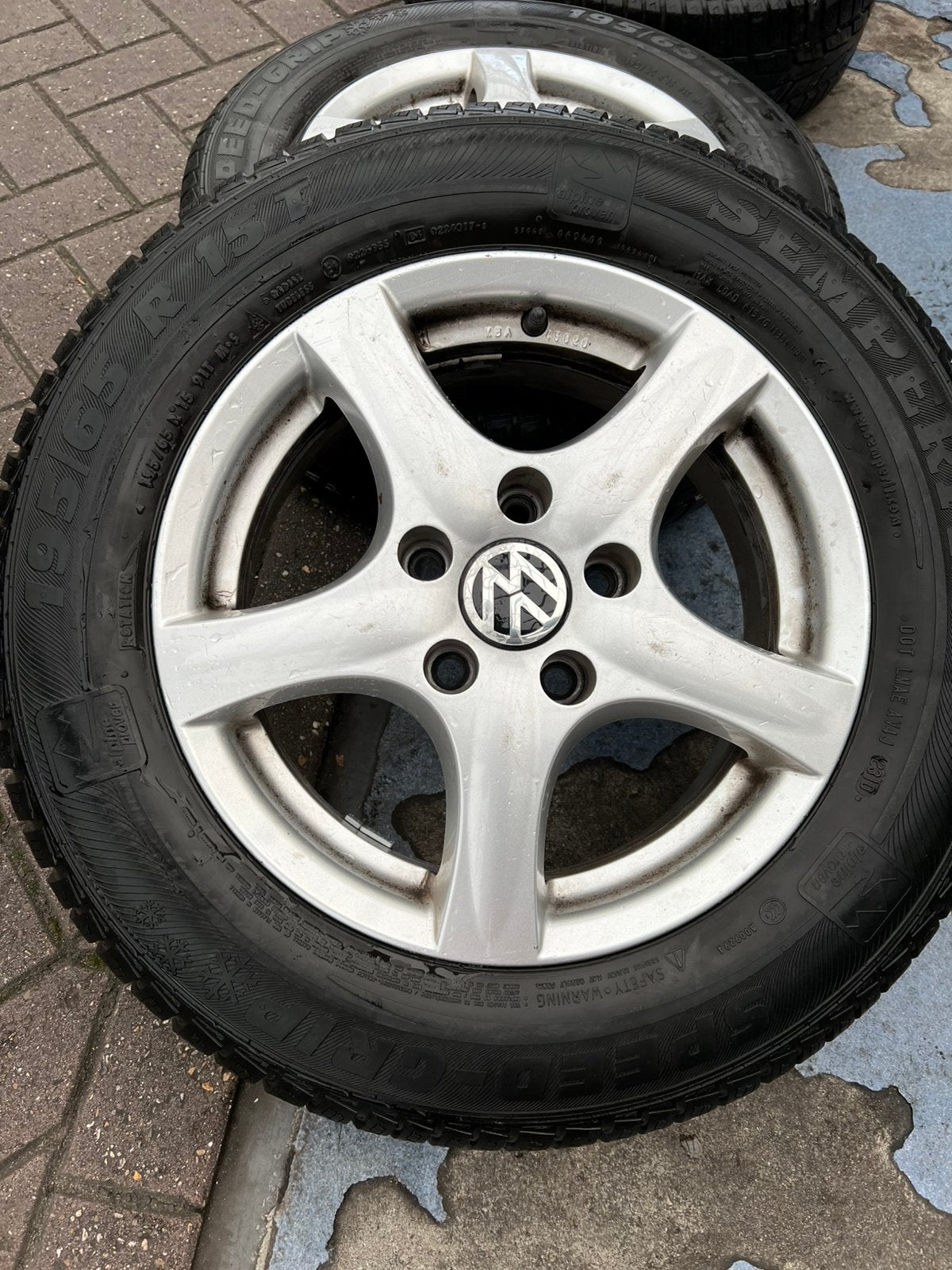 Vw lichtmetalen velgen met winterbanden.195 65 r15T, Auto-onderdelen, Banden en Velgen, Ophalen, 15 inch, Banden en Velgen, Winterbanden