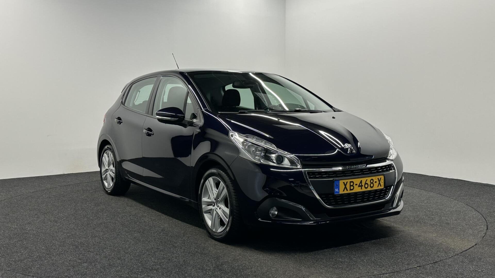 Peugeot 208 1.2 PureTech Active CARPLAY NAVI TREKHAAK CRUISE, Auto's, 83 pk, Stof, 1199 cc, Met garantie (alle)