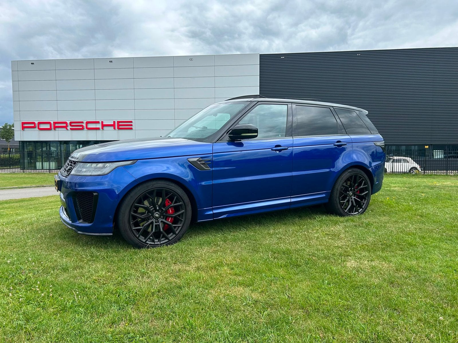 Dikke Range Rover (sport) 5.0 V8 Supercharged 575pk, Auto's, Automaat, 8 cilinders, Blauw, 3000 kg