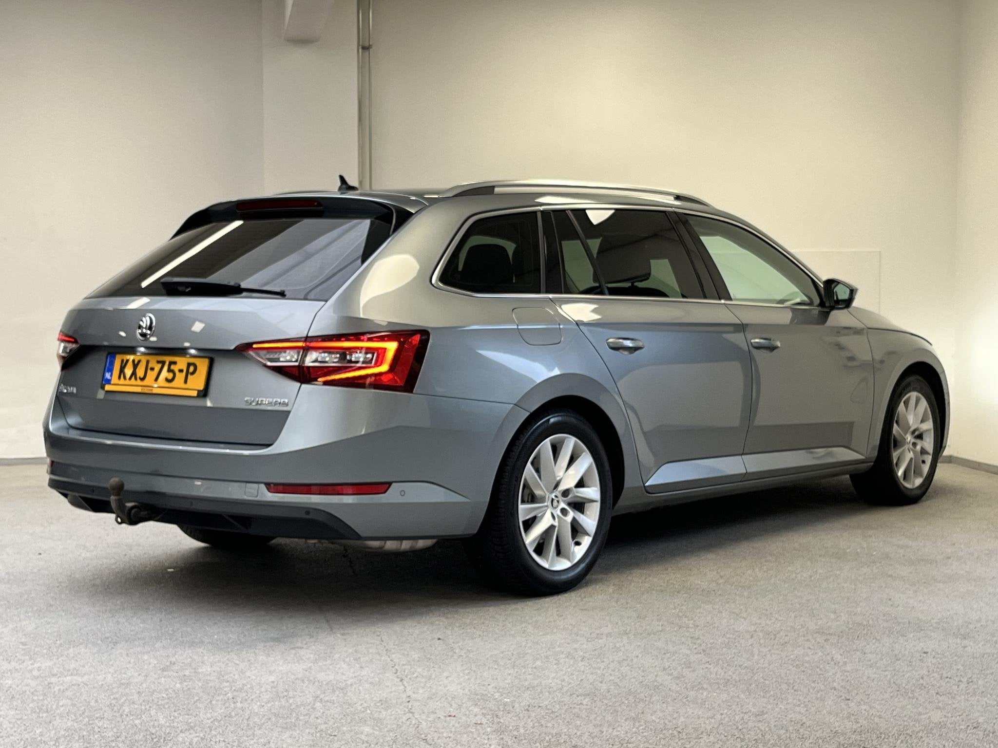 Skoda Superb Combi 1.5 TSI ACT Style Business | TREKHAAK | L, Dealer onderhouden, 730 kg, 4 cilinders, 150 pk