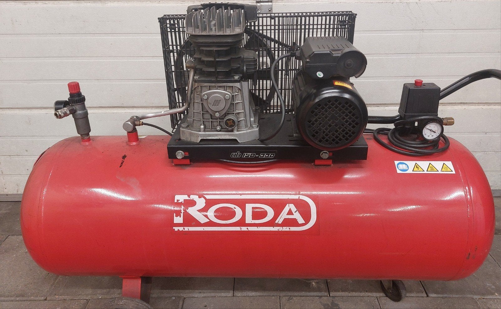 RODA Compressor 150 Liter – 3 kW, Doe-het-zelf en Verbouw, Ophalen, Gebruikt, 200 tot 400 liter/min, Mobiel