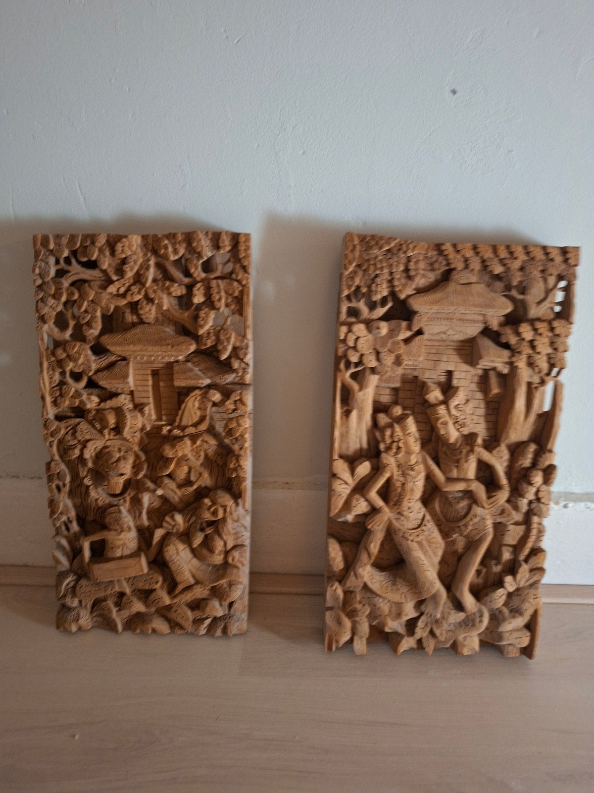 Twee indonesische paneeltjes houtsnijwerk, Ophalen of Verzenden