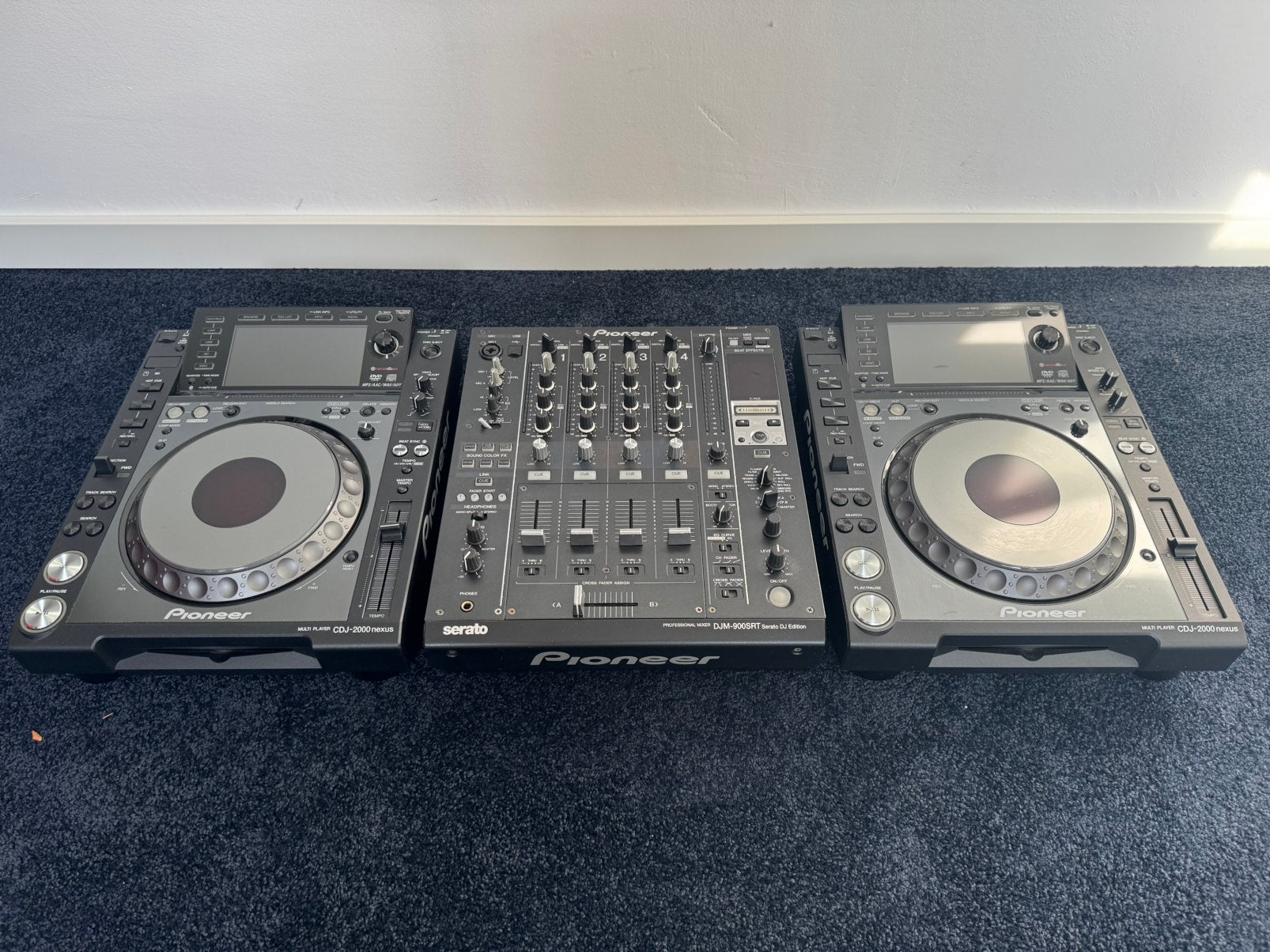 Nieuwstaat Pioneer DJ Set 2X CDJ 2000 Nexus 1X DJM 900 +CASE, Muziek en Instrumenten, Dj-sets en Draaitafels, Ophalen, Zo goed als nieuw