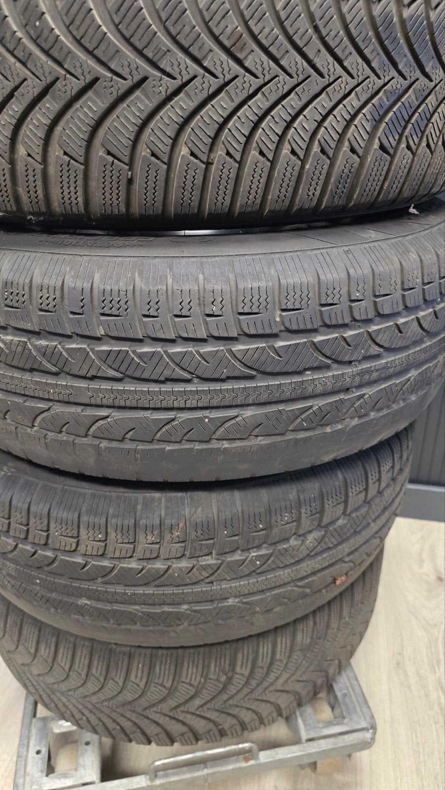 4x hankook winterbanden 215/65r16 98h
zaten onder een volksw, Ophalen, 16 inch, Banden en Velgen, Winterbanden