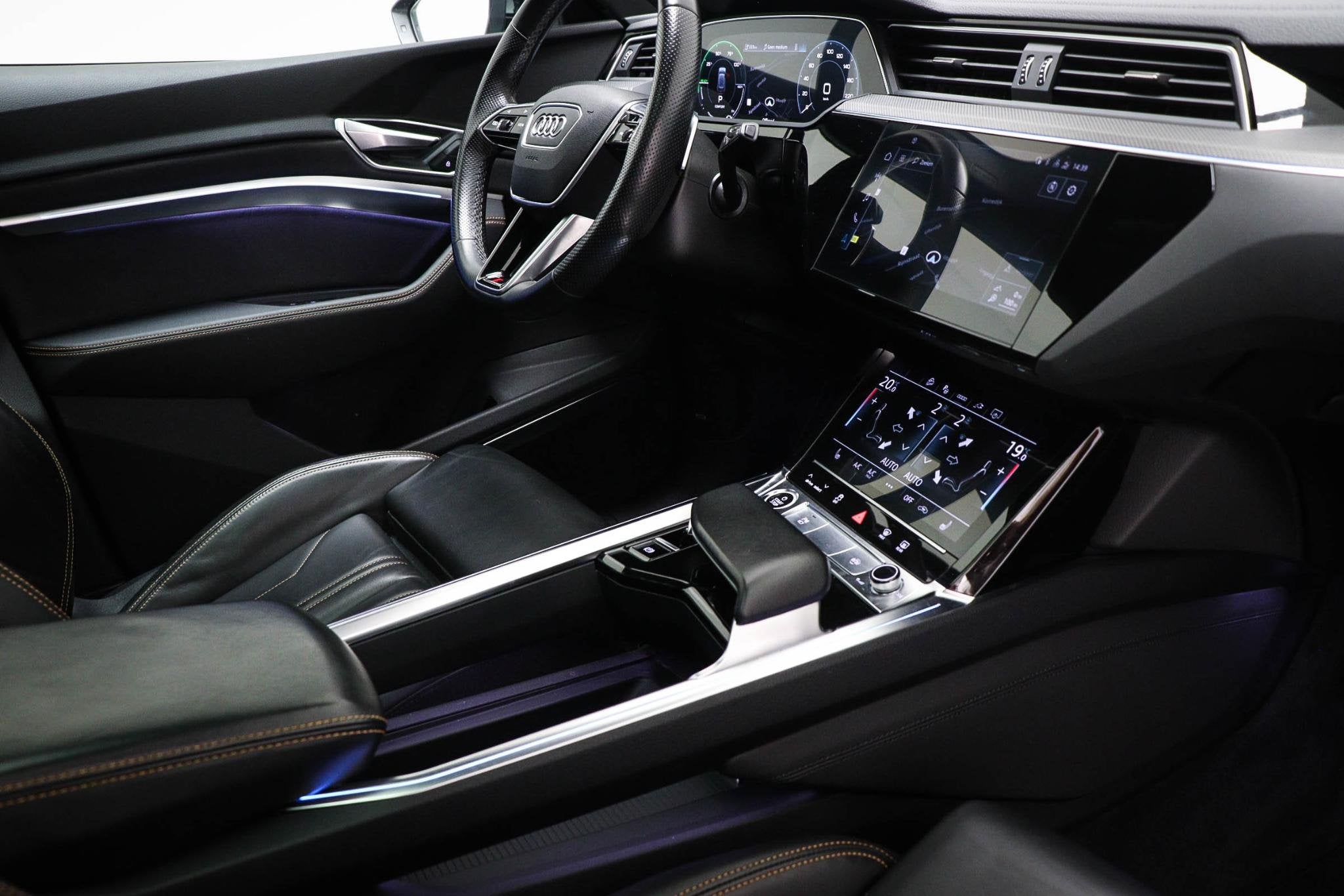Audi e-tron 55 S-line quattro 300kW | SOH 95% | PANORAMADAK, Auto's, Automaat, Stof, Huisgarantie, 95 kWh