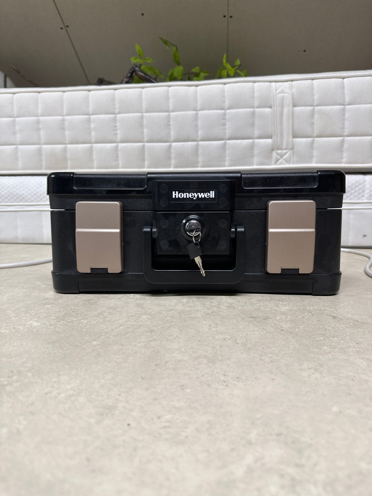 Honeywell Middelgrote Waterdichte en Vuurvaste Kluis, Ophalen of Verzenden, Zo goed als nieuw, Brandkast