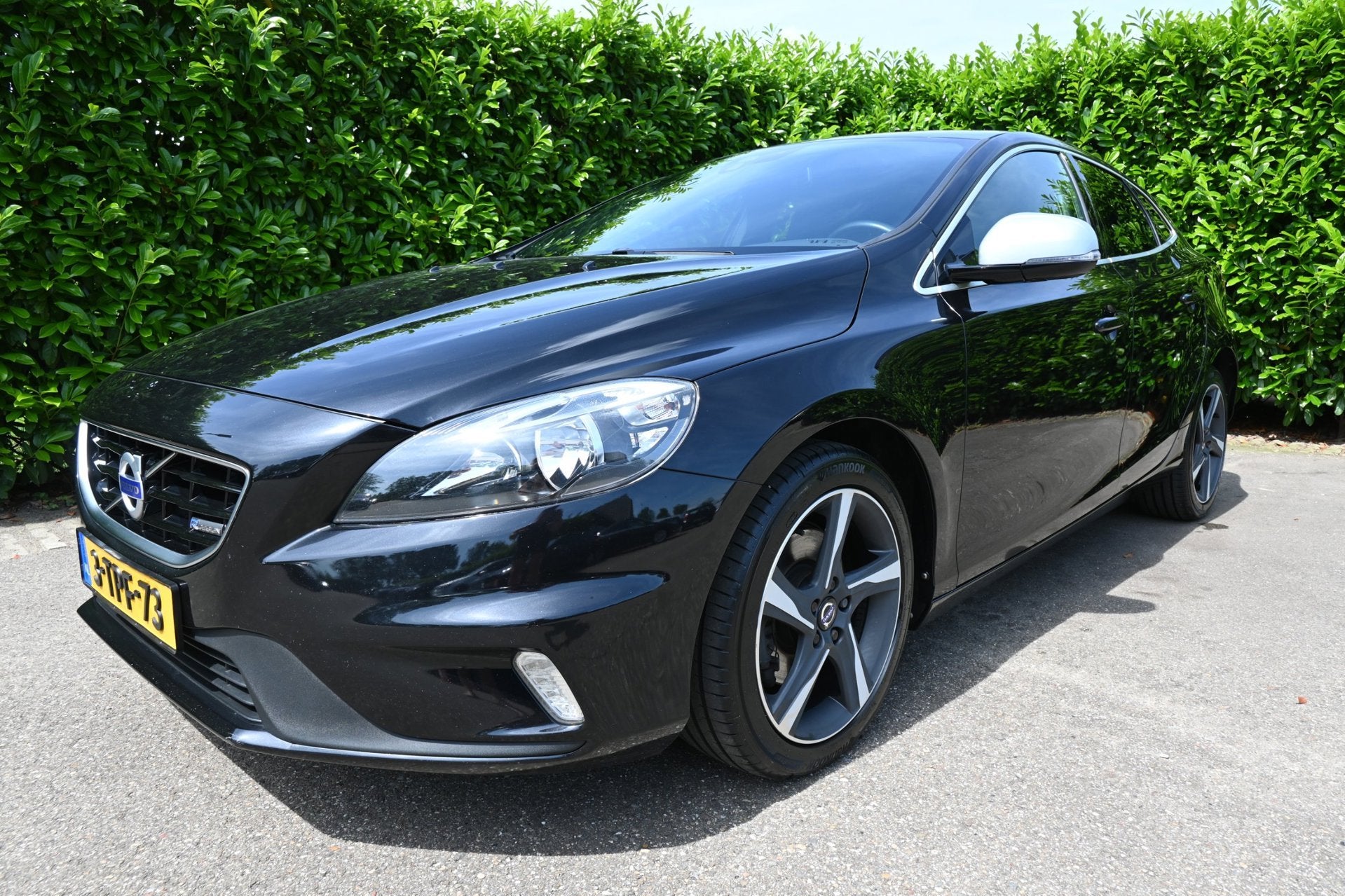 Volvo V40 1.6 T4 R-Design. Origineel Nederlandse auto met NA, Auto's, Voorwielaandrijving, Gebruikt, 4 cilinders, Zwart