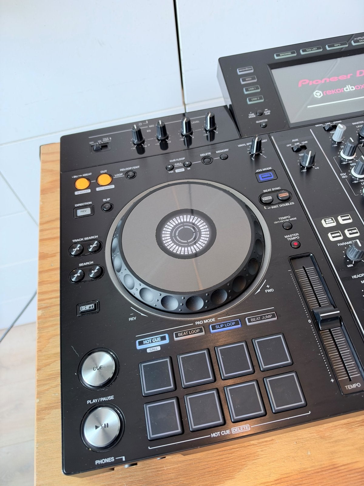 Foto 4 van Pioneer RX2 met Zomo P-XDJ-RX2 NSE flightcase