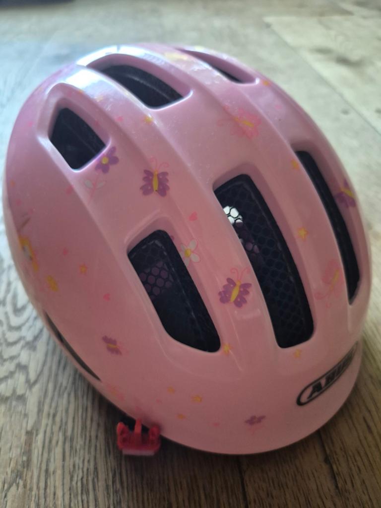 Roze Abus kinderfietshelm met prinsesjes en bloemen, Ophalen, Gebruikt, Meisje, Overige maten