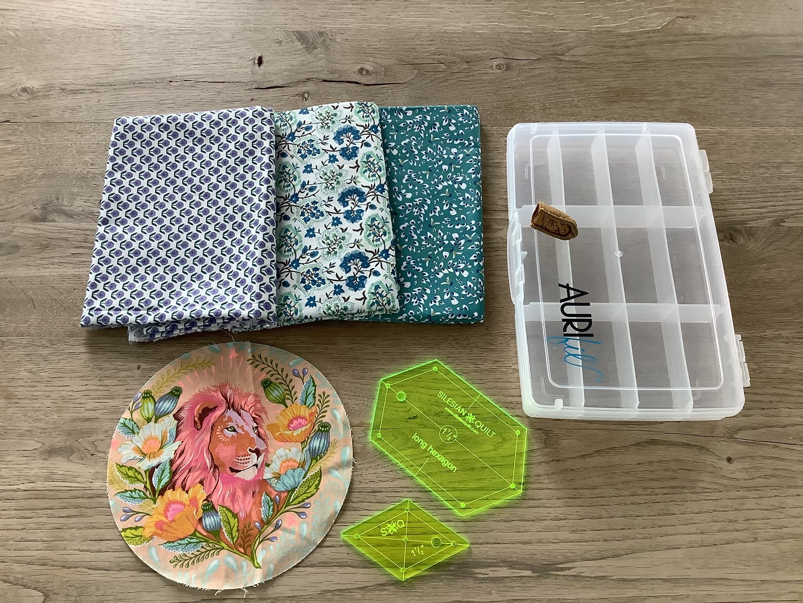 Quilt aurifil doos, clover, templates, stoffen, Hobby en Vrije tijd, Stoffen en Lappen, Overige kleuren, 120 cm of meer, Nieuw