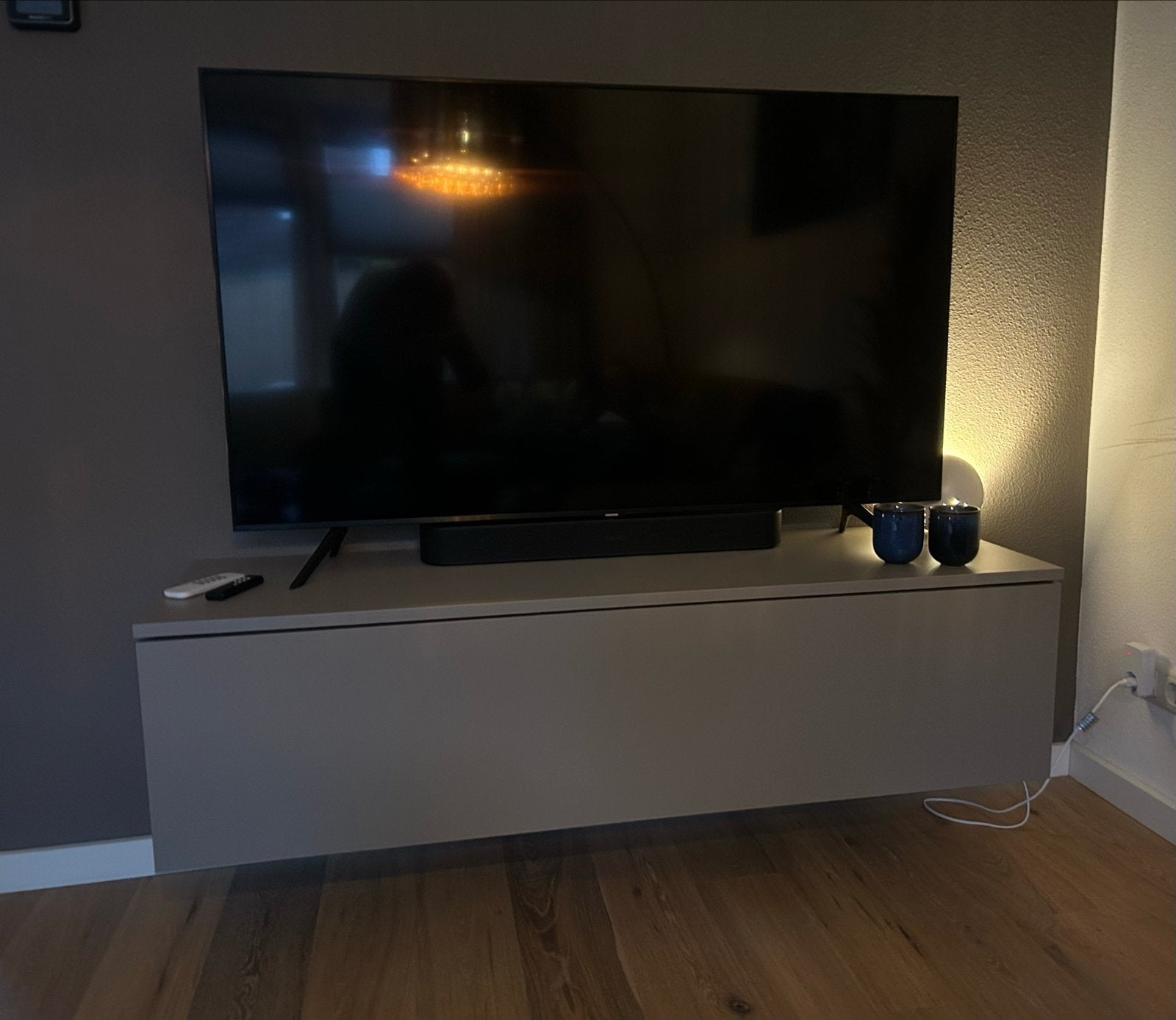 Zwevend TV-meubel, Ophalen, Overige materialen, 100 tot 150 cm, Zo goed als nieuw