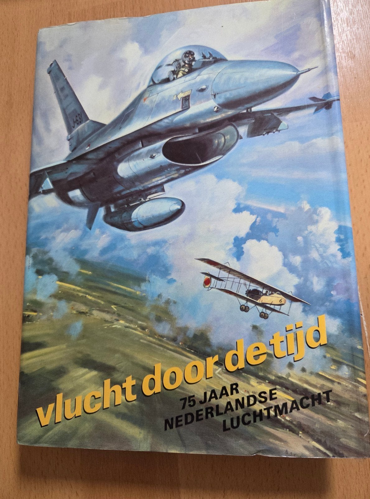 Vlucht door de tijd: 75 jaar Nederlandse Luchtmacht, Onbekend, Ophalen of Verzenden, Zo goed als nieuw, 1945 tot heden