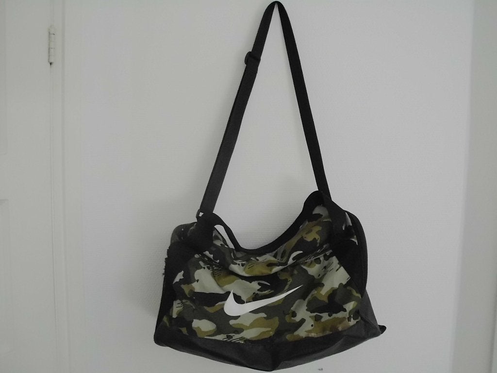 Gebruikte, compacte camouflage Nike sporttas, nog 1 ronde (:, Ophalen, Gebruikt, Heren