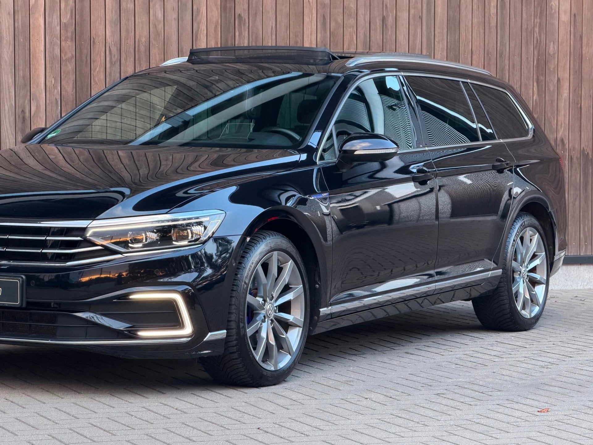 Volkswagen Passat 1.4 TSI PHEV GTE / Pano / Memory / FULL /, Auto's, Dealer onderhouden, Automatische klimaatregeling, Gebruikt