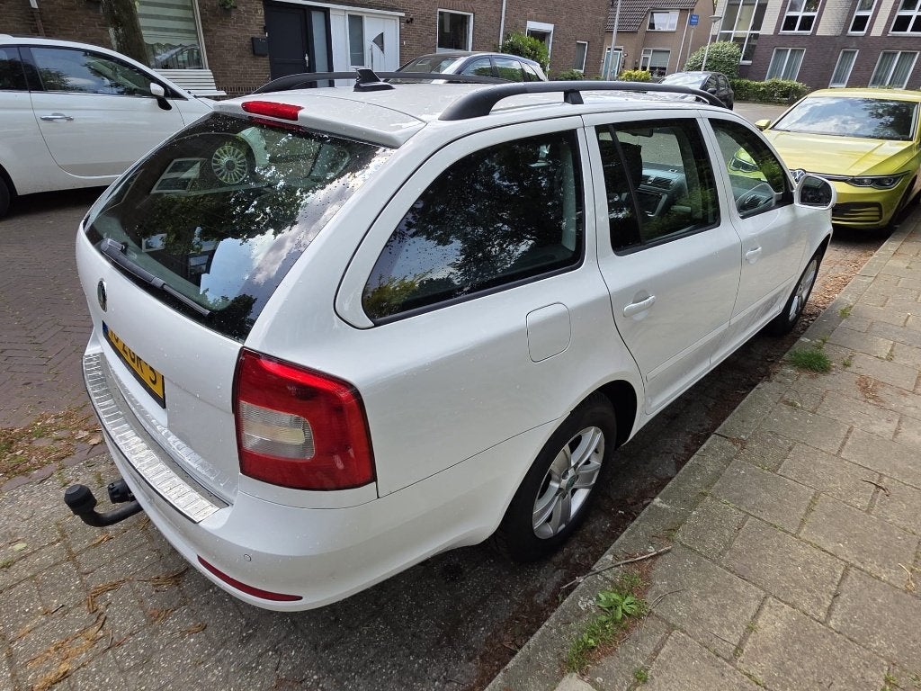 Skoda Octavia Combi 1.2 TSI Ambition Bus. Line Android Apple, Auto's, Voorwielaandrijving, Euro 5, Stof, 4 cilinders
