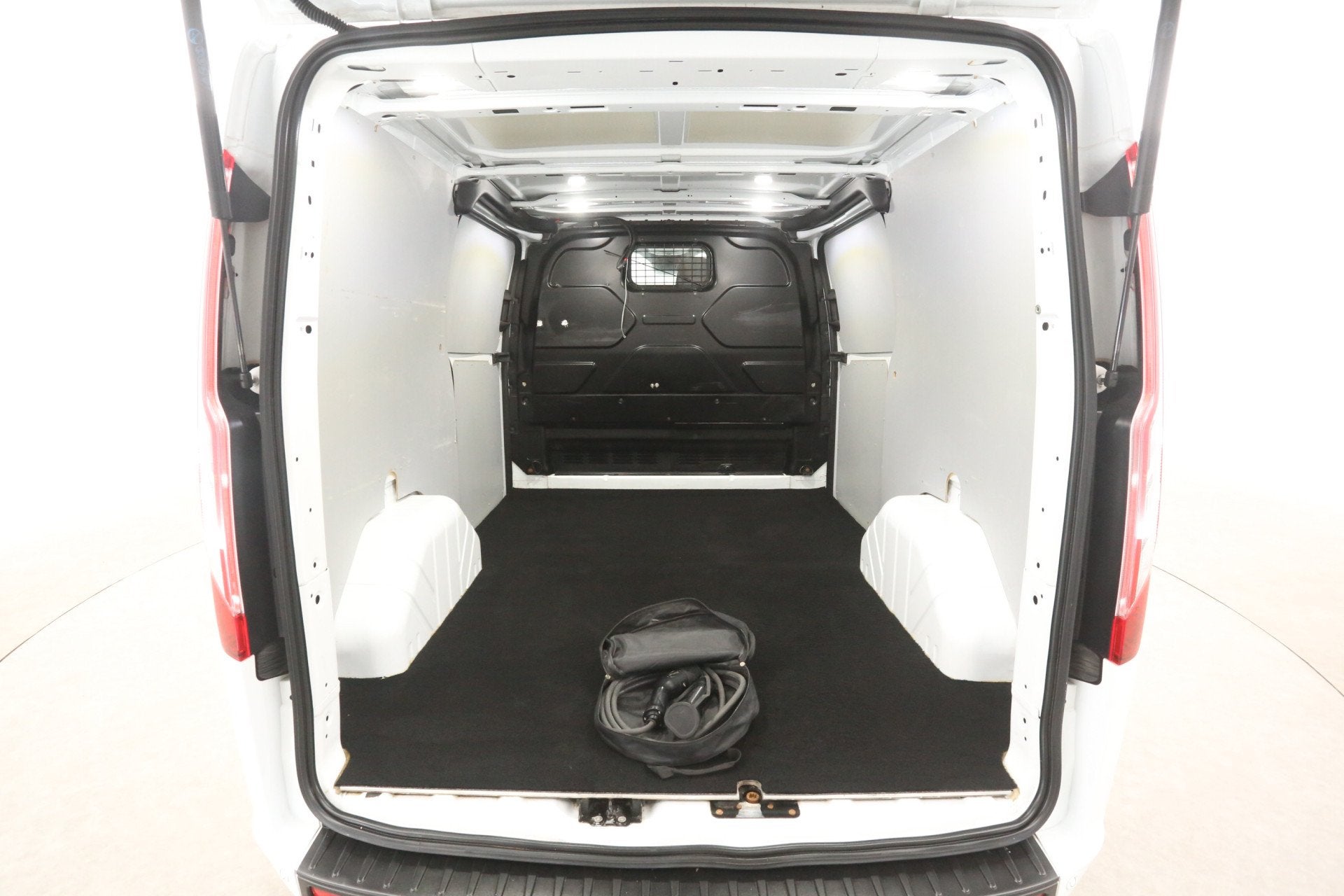 Ford Transit Custom PHEV L1H1 | Airco | Cruise | Camera | 3, Auto's, Bestelauto's, Automaat, Stof, Gebruikt, Wit
