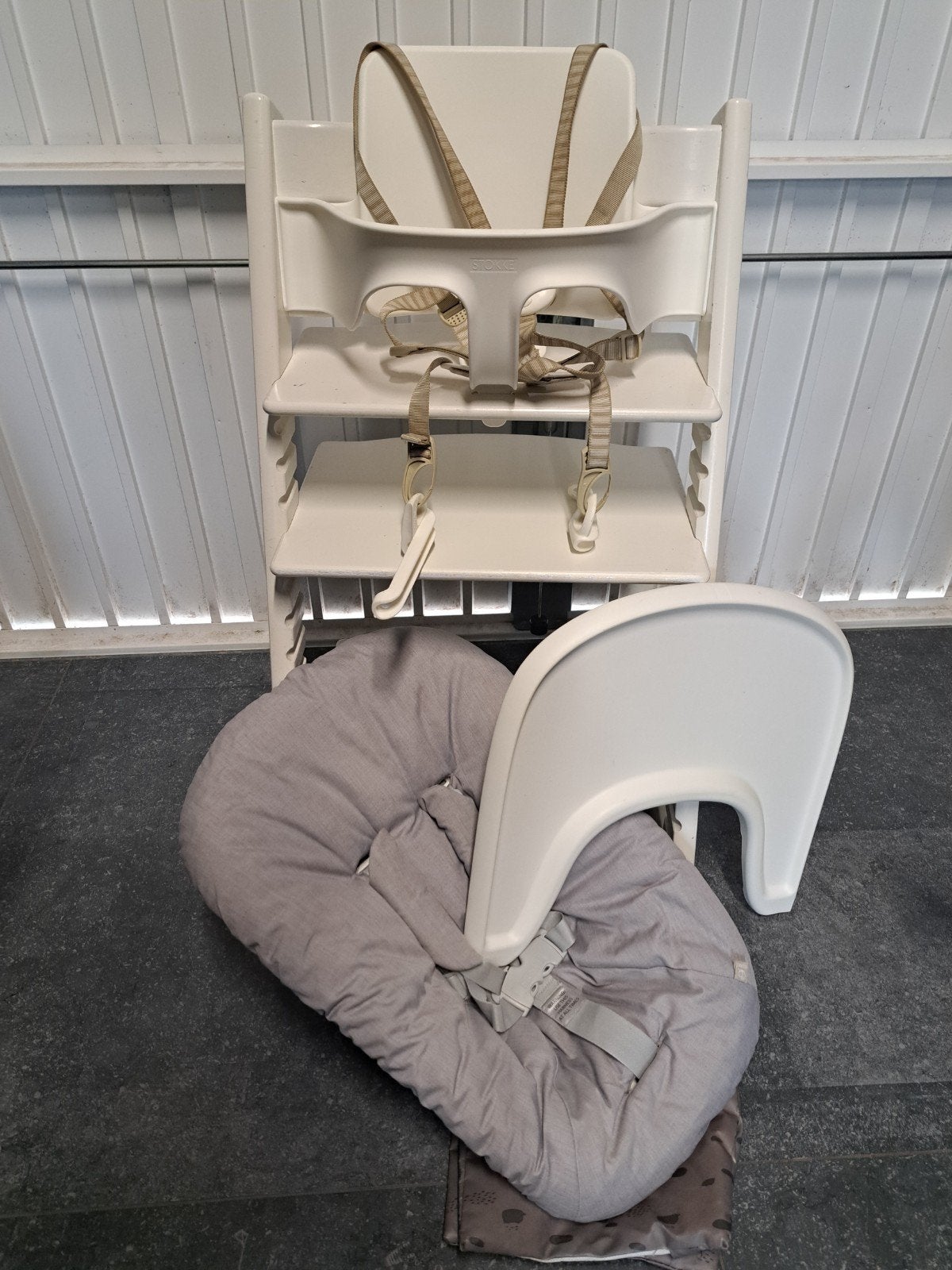 Stokke Tripp Trapp meegroeistoel wit compleet. Trip Trap, Ophalen, Gebruikt, Meegroeistoel, Gordel(s)