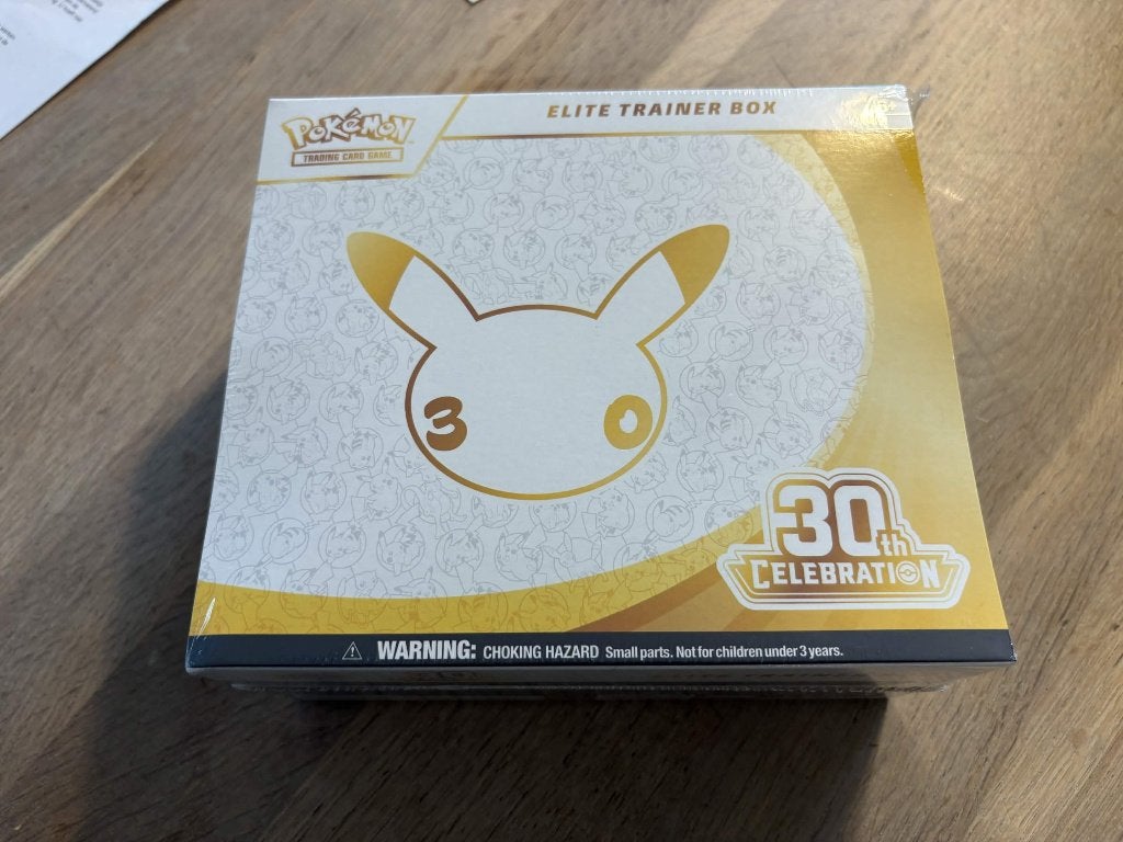 Pokemon 30th Celebration Elite Trainer Box, Ophalen of Verzenden, Nieuw, Boosterbox