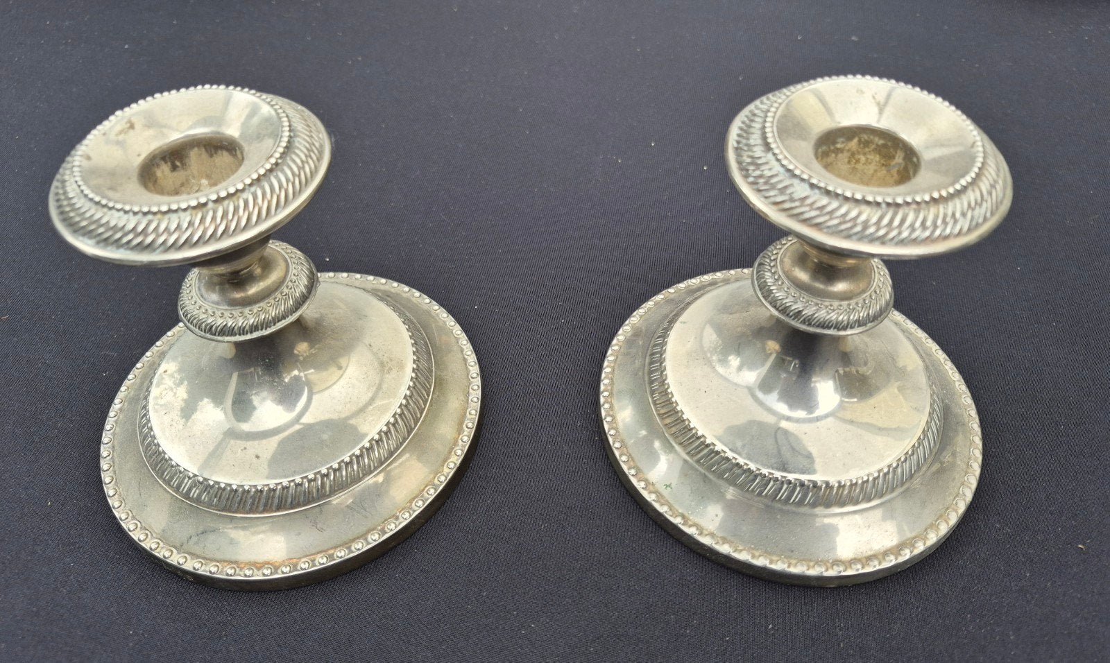 Set van 2 zilverkleurige kandelaars, Ophalen of Verzenden