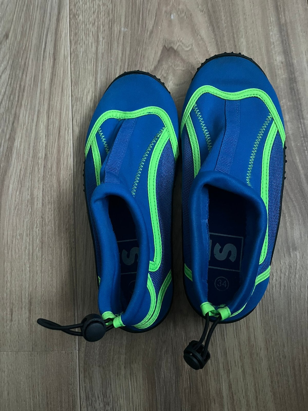 Waterschoenen maat 34 zgan, Ophalen of Verzenden, Zo goed als nieuw, Jongen of Meisje, Zwemschoenen