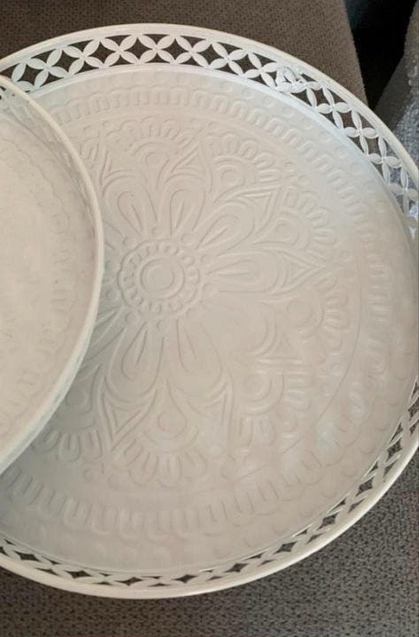 Set van 3 Witte Metalen Dienbladen met Oosters Patroon, Ophalen, Rond, Zo goed als nieuw, Metaal