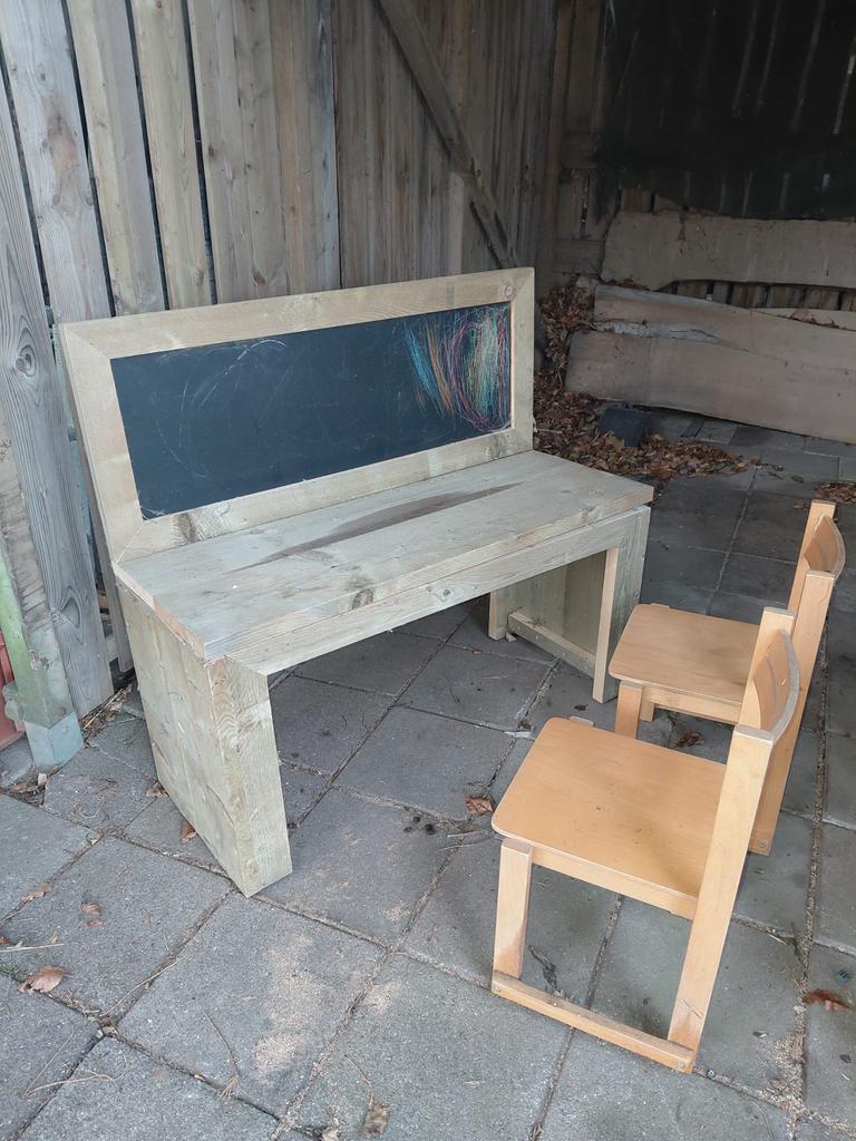 Steigerhouten kinderbureau met schoolbord, Ophalen, Zo goed als nieuw, Stoel(en)