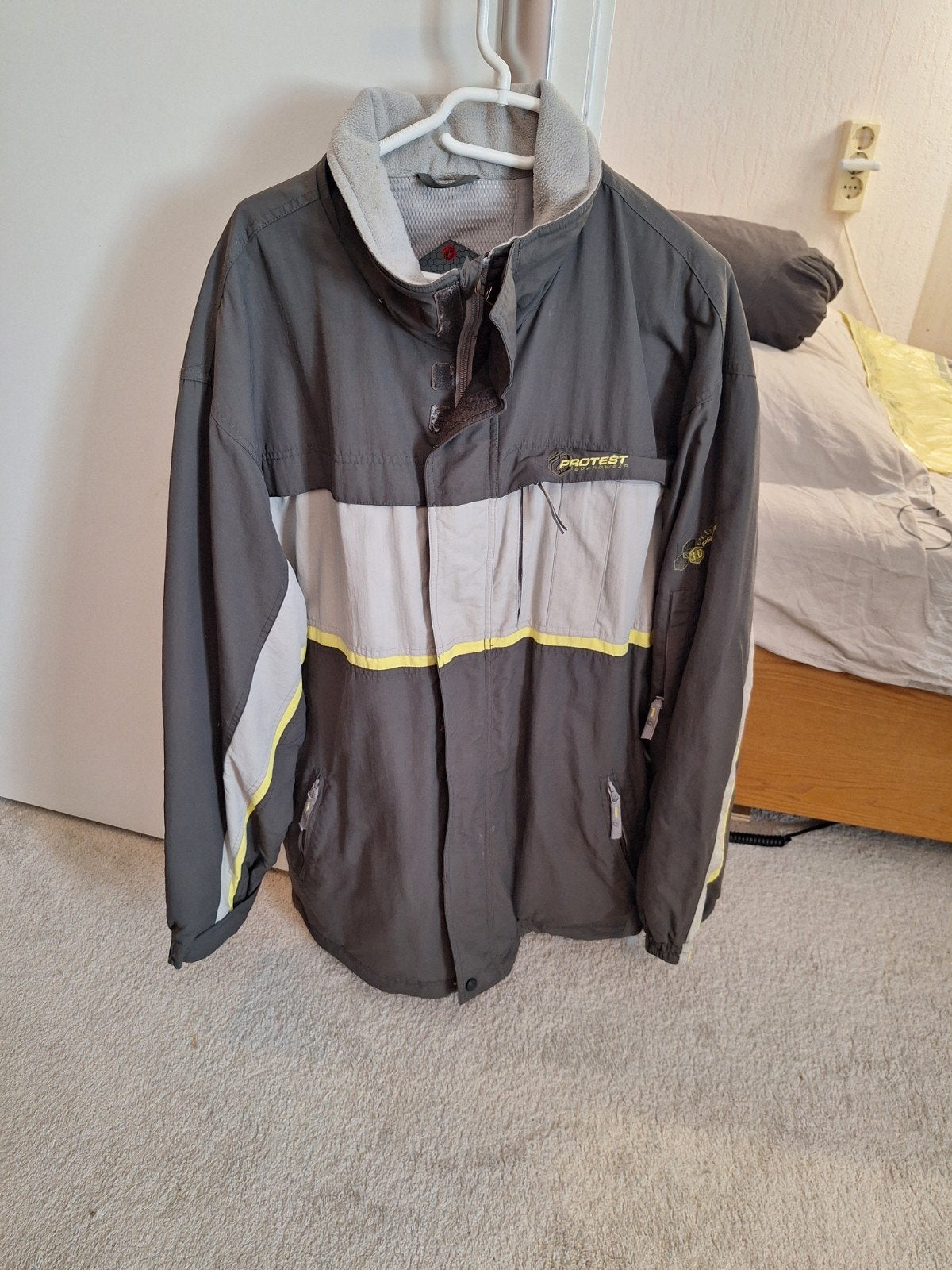 XXL tussen jas, Ophalen of Verzenden, Zo goed als nieuw, Overige maten, Beige