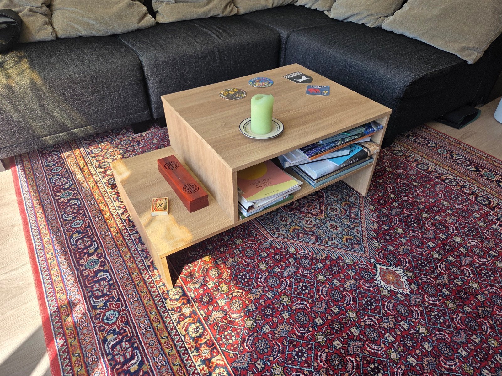 Moderne salontafel met opbergruimte (Ikea Holmerud), Huis en Inrichting, Tafels | Salontafels, Ophalen, Gebruikt, 100 tot 150 cm