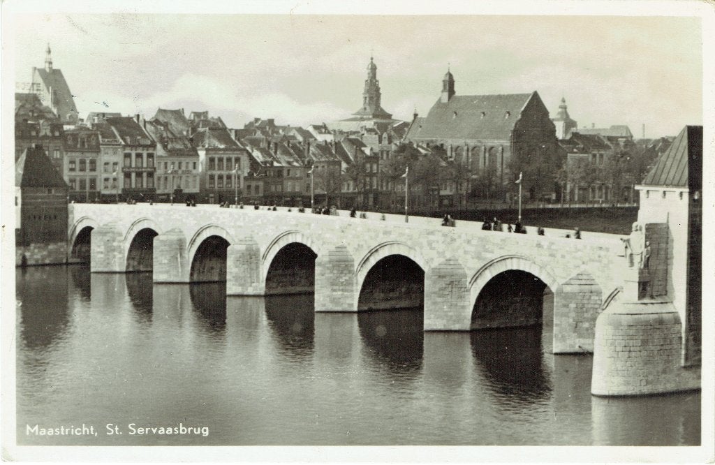 Ansichtkaart Maastricht Sint Servaasbrug, Ophalen of Verzenden, 1940 tot 1960, Gelopen, Limburg