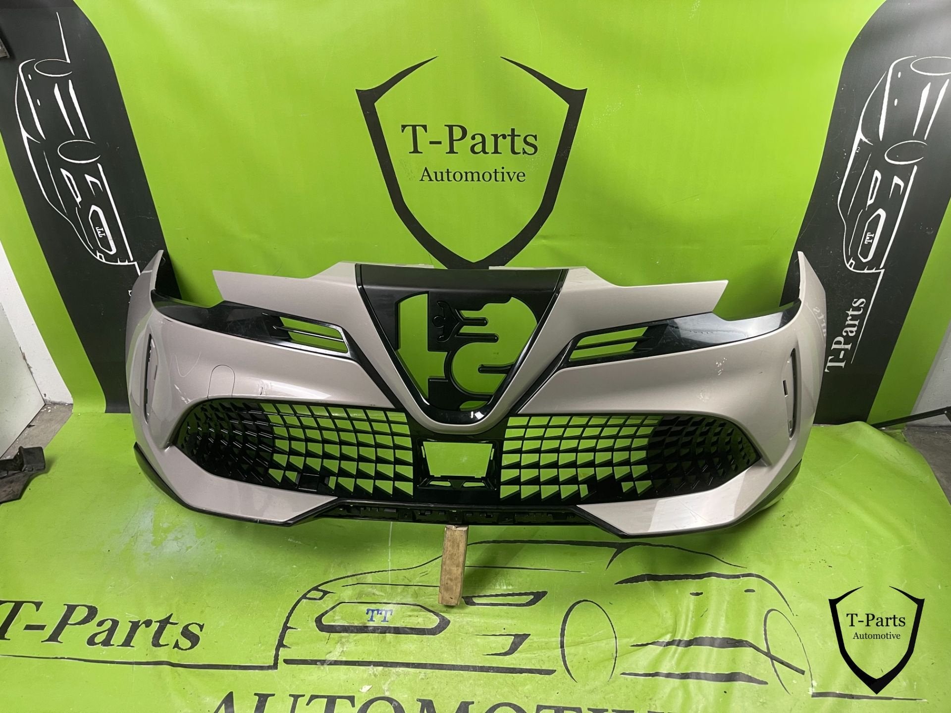 alfa romeo junior voorbumper bumper, Auto-onderdelen, Carrosserie en Plaatwerk, Info@fabrikant.eu, Ophalen of Verzenden, Alfa Romeo
