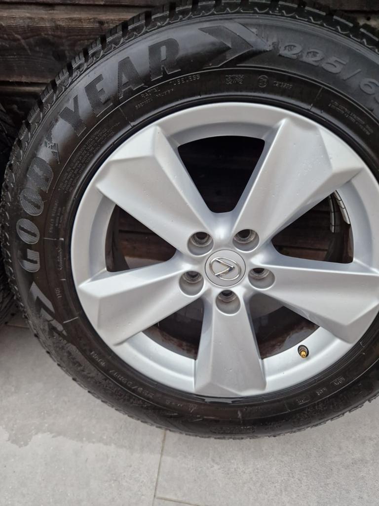 Winterbanden  Lexus NX  Toyota rav4  hybride 225x65x17, Auto-onderdelen, Banden en Velgen, Gebruikt, Banden en Velgen, 17 inch
