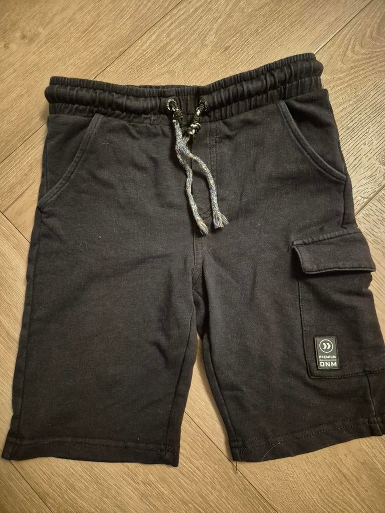 Zwarte korte broek voor kinderen, maat 122-128, Broek, Gebruikt, Jongen of Meisje, Ophalen of Verzenden