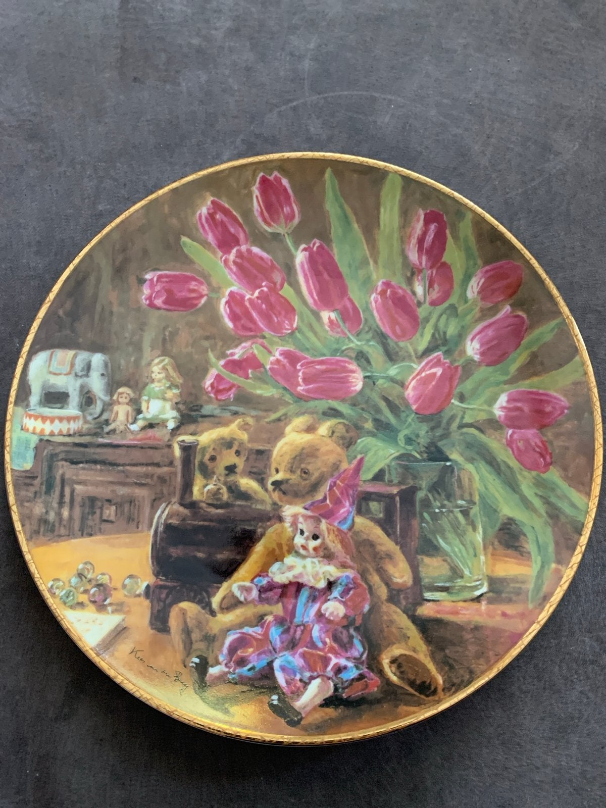 Kees van den Berg Wandbord "Stilleven in de Kinderkamer"1989, Ophalen of Verzenden