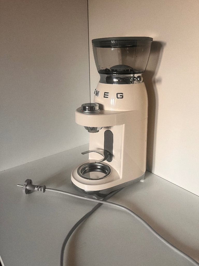 SMEG CGF03CREU Crème, Ophalen, Zo goed als nieuw, Overige merken, Koffiemolen