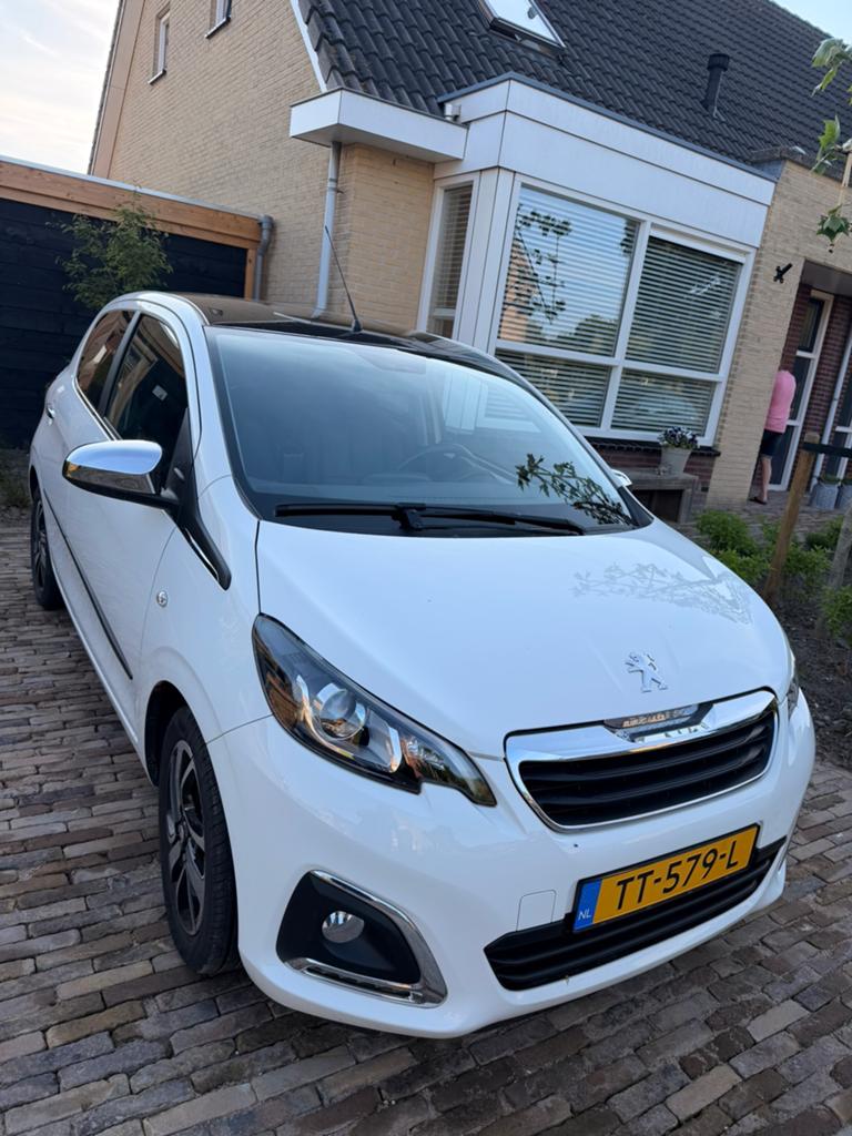 Peugeot 108 1.0 E-vti automaat 72pk ETG, Zwart, 4 stoelen, Wit, Lederen bekleding