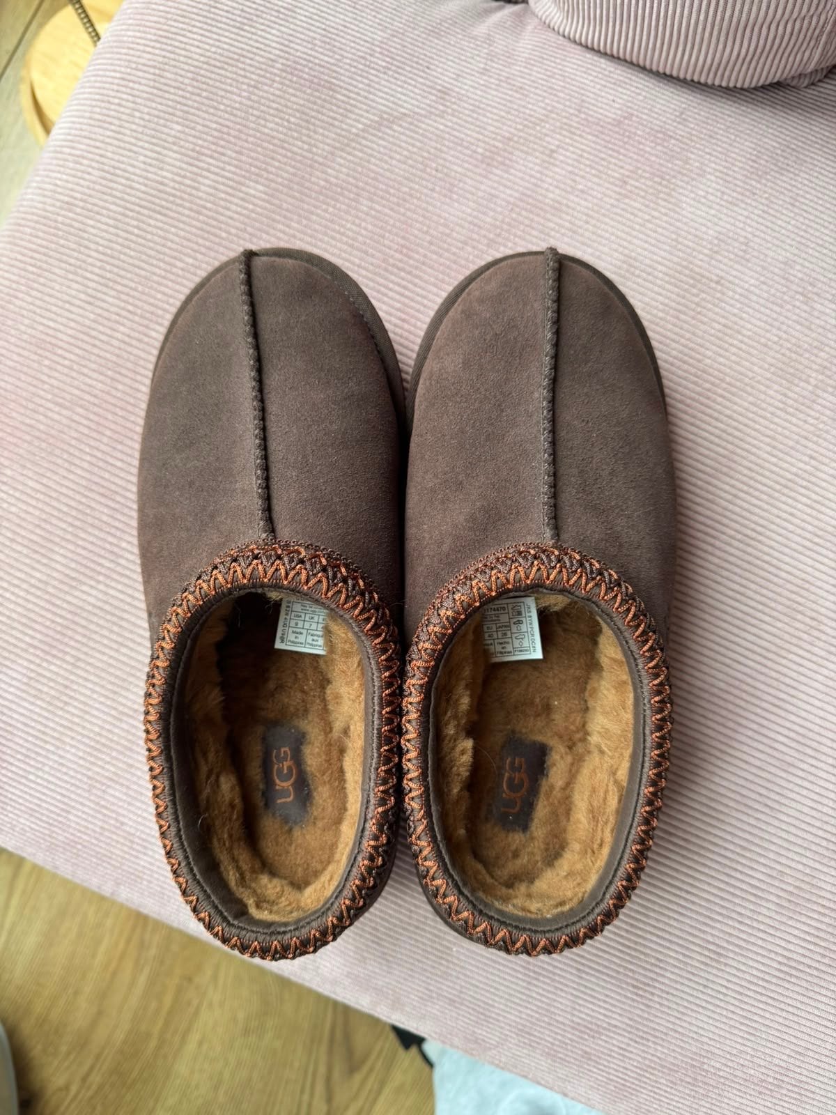 Ugg Tasman II Pantoffels - Zo goed als nieuw, Kleding | Dames, Schoenen, Ophalen of Verzenden, Zo goed als nieuw, Bruin, Pantoffels of Sloffen