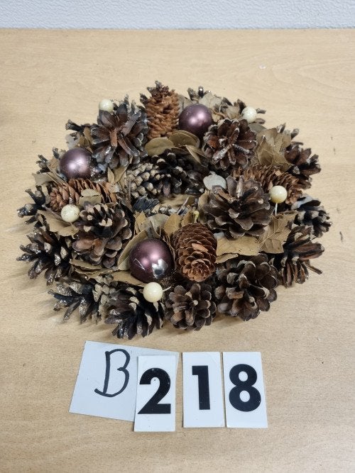 B218 kerst krans dennenappels bruin, Ophalen of Verzenden, 'T Olde Gre-j, Info@toldegrej.nl, Endepoelstraat 20f Didam