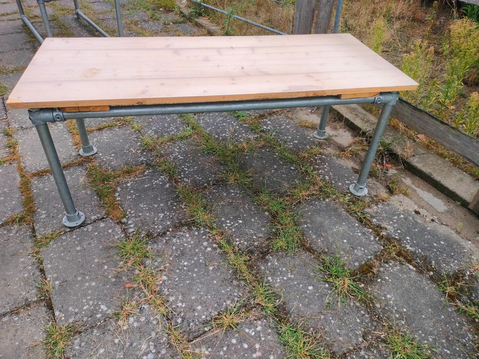 Steigerbuis tafel - Robuust en industrieel design, Gebruikt, 50 tot 100 cm, 150 tot 200 cm, Vier personen