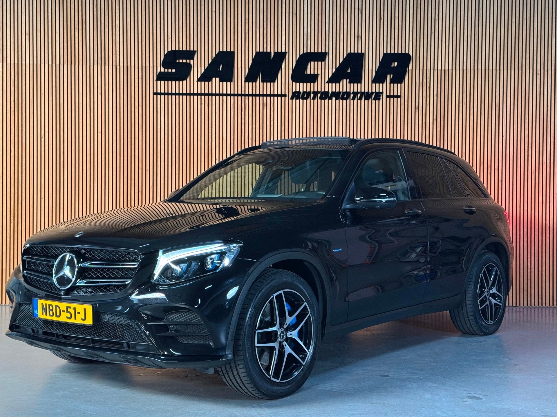 Mercedes-Benz GLC-klasse 350e 4MATIC AMG-LINE PANO|LUCHTVERI, Auto's, Automaat, Gebruikt, Zwart, 4 cilinders