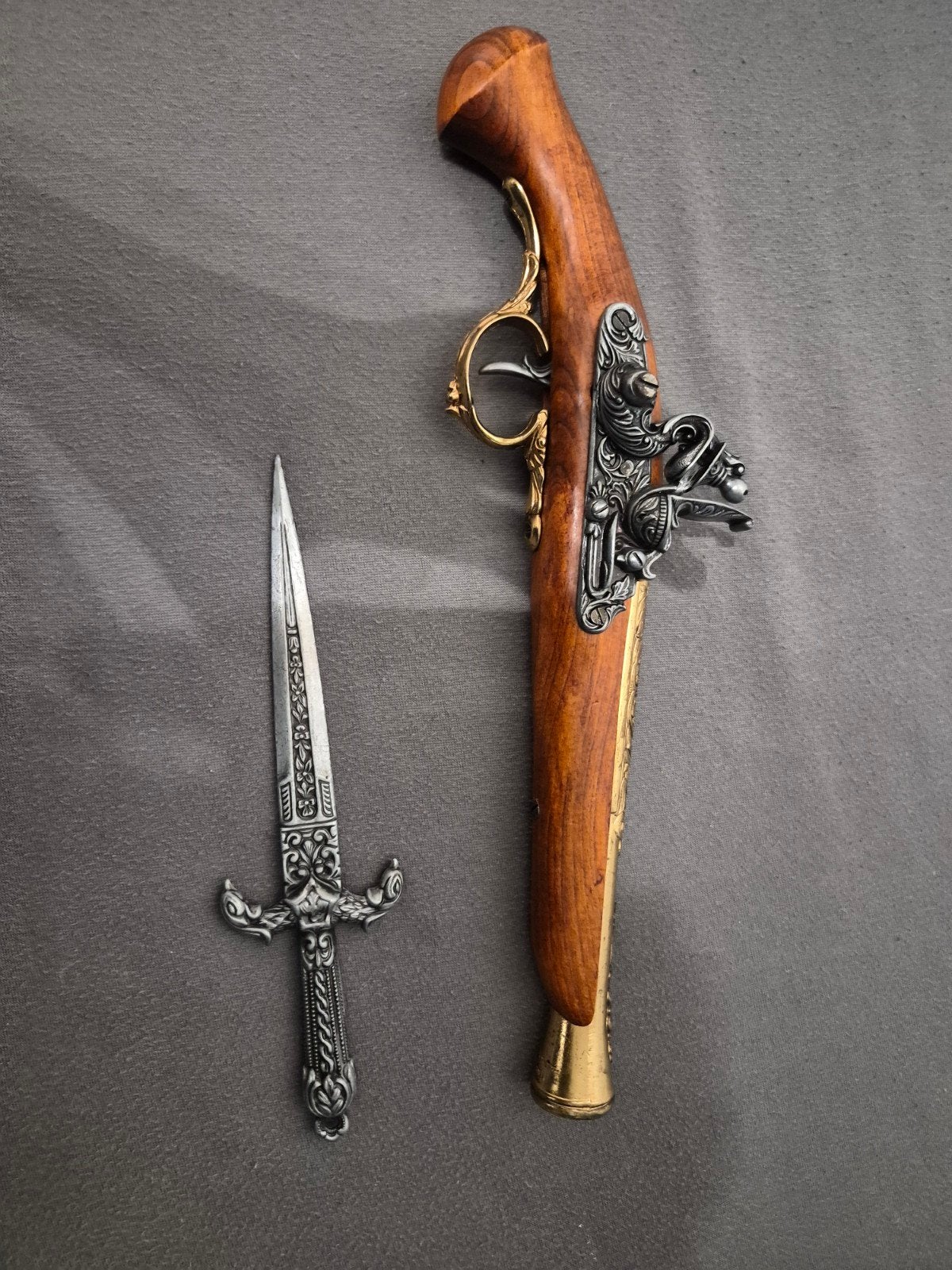 replica dolk en pistool, Ophalen of Verzenden, Zo goed als nieuw