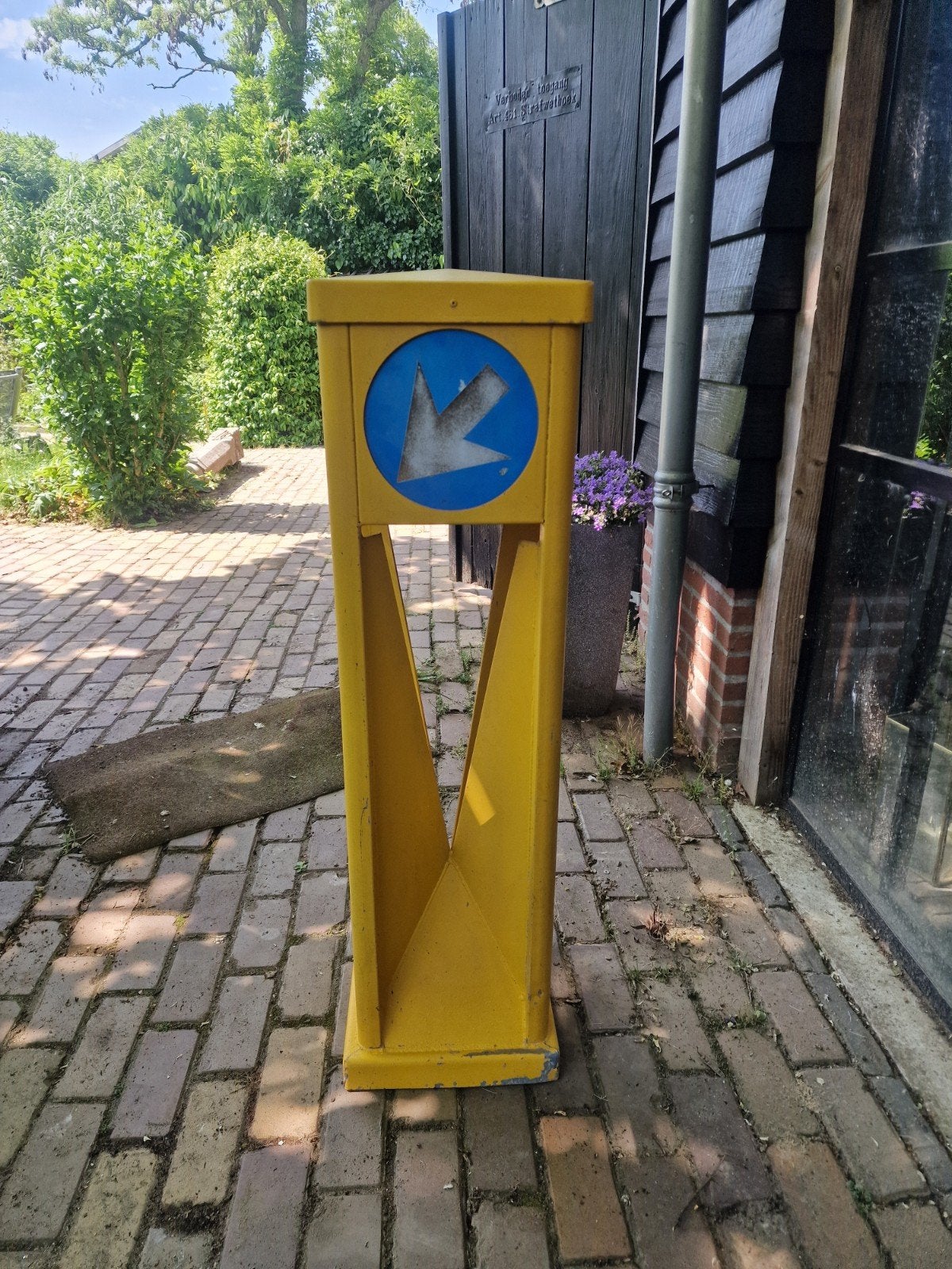 Gele vintage verkeerszuil met pijl, Verzamelen, Ophalen of Verzenden, Zo goed als nieuw