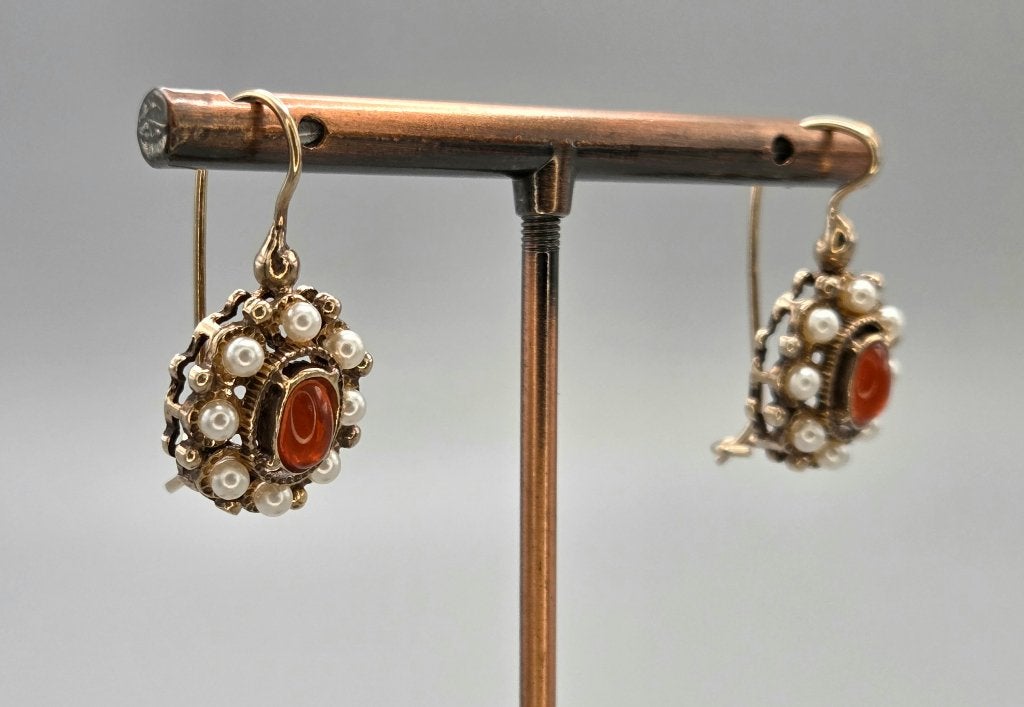 Antieke oorbellen met edelsteen carneool en parel. 2026/429, Hangers, Overige kleuren, ., Ophalen of Verzenden