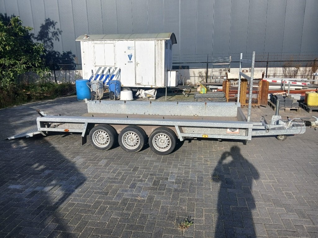 3 assige aanhanger plateauwagen oprijplaat 1800 kg assen, Ophalen, Gebruikt
