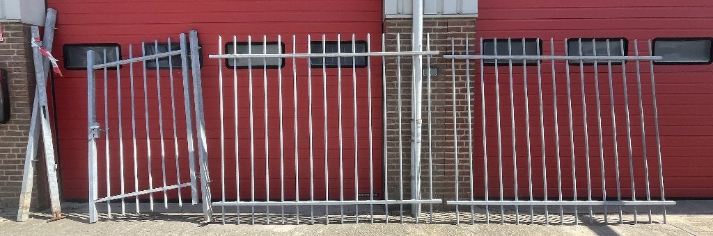 ijzeren poort met deur, Overige materialen, Gebruikt, Ophalen of Verzenden, 150 tot 200 cm