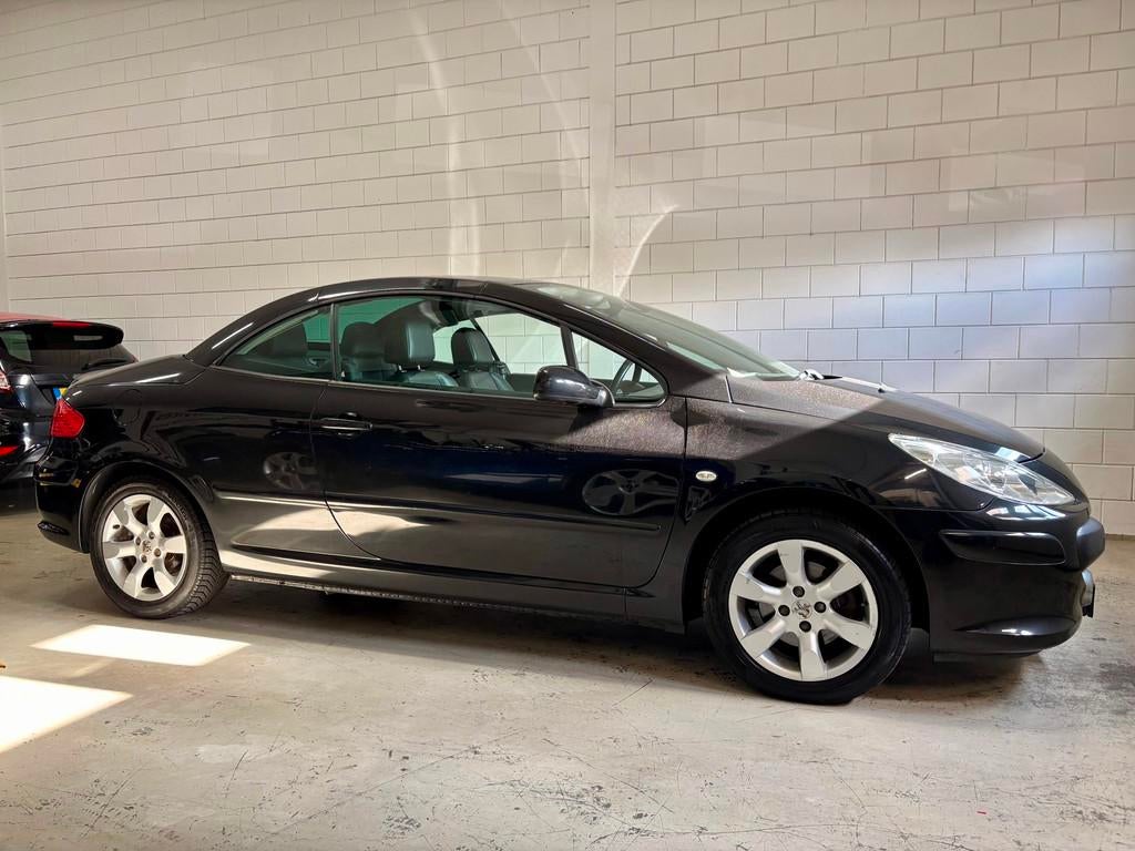 Peugeot 307 CC 2.0-16V Bj.07|Leer|Clima|Pdc|Lmv|Nette Cabrio, Voorwielaandrijving, Gebruikt, Zwart, 4 cilinders