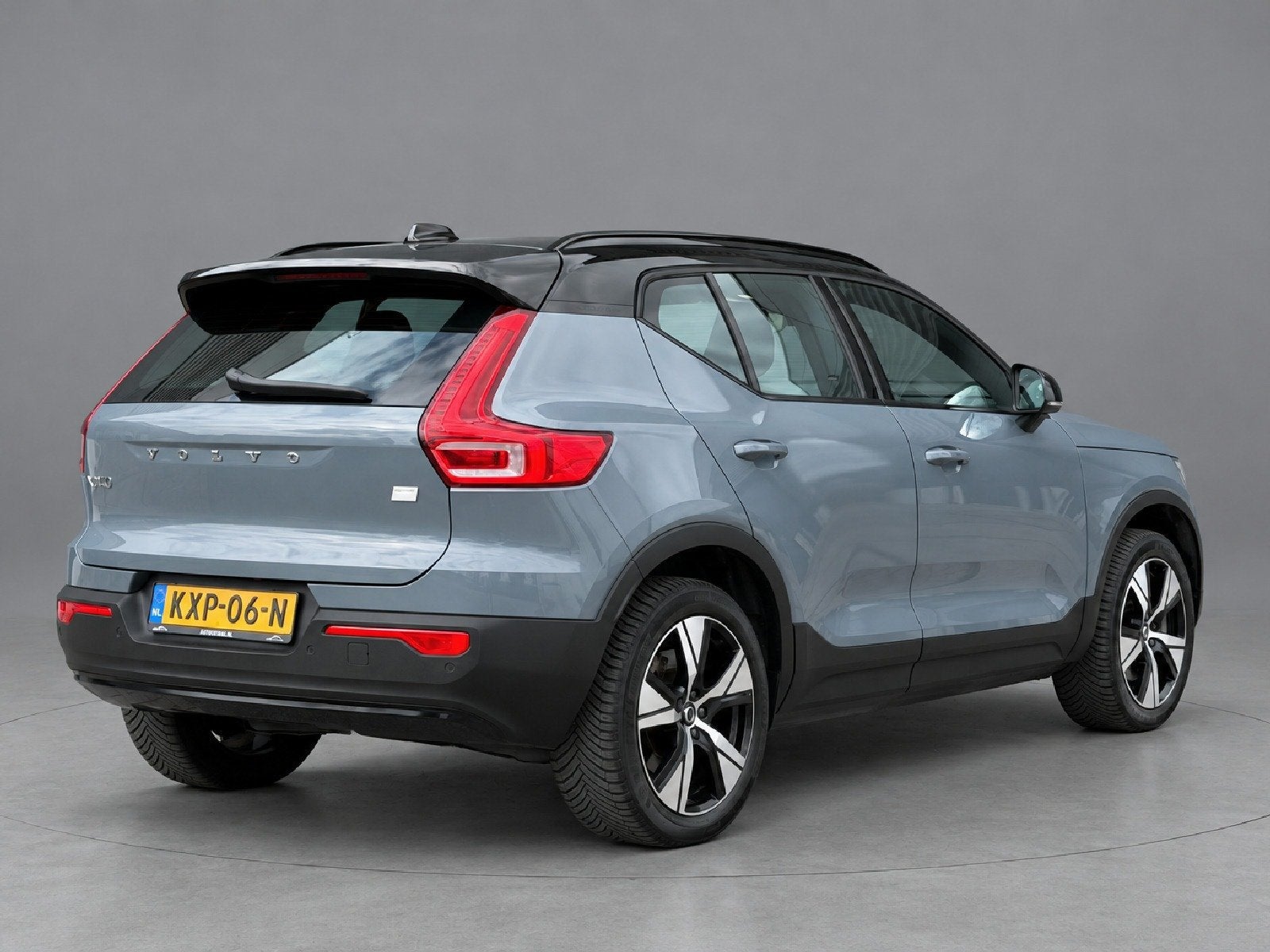 Volvo XC40 Recharge Plus|SOH 95%|Stoel/stuurverwarming|Camer, Auto's, Dealer onderhouden, Stof, Gebruikt, Zwart