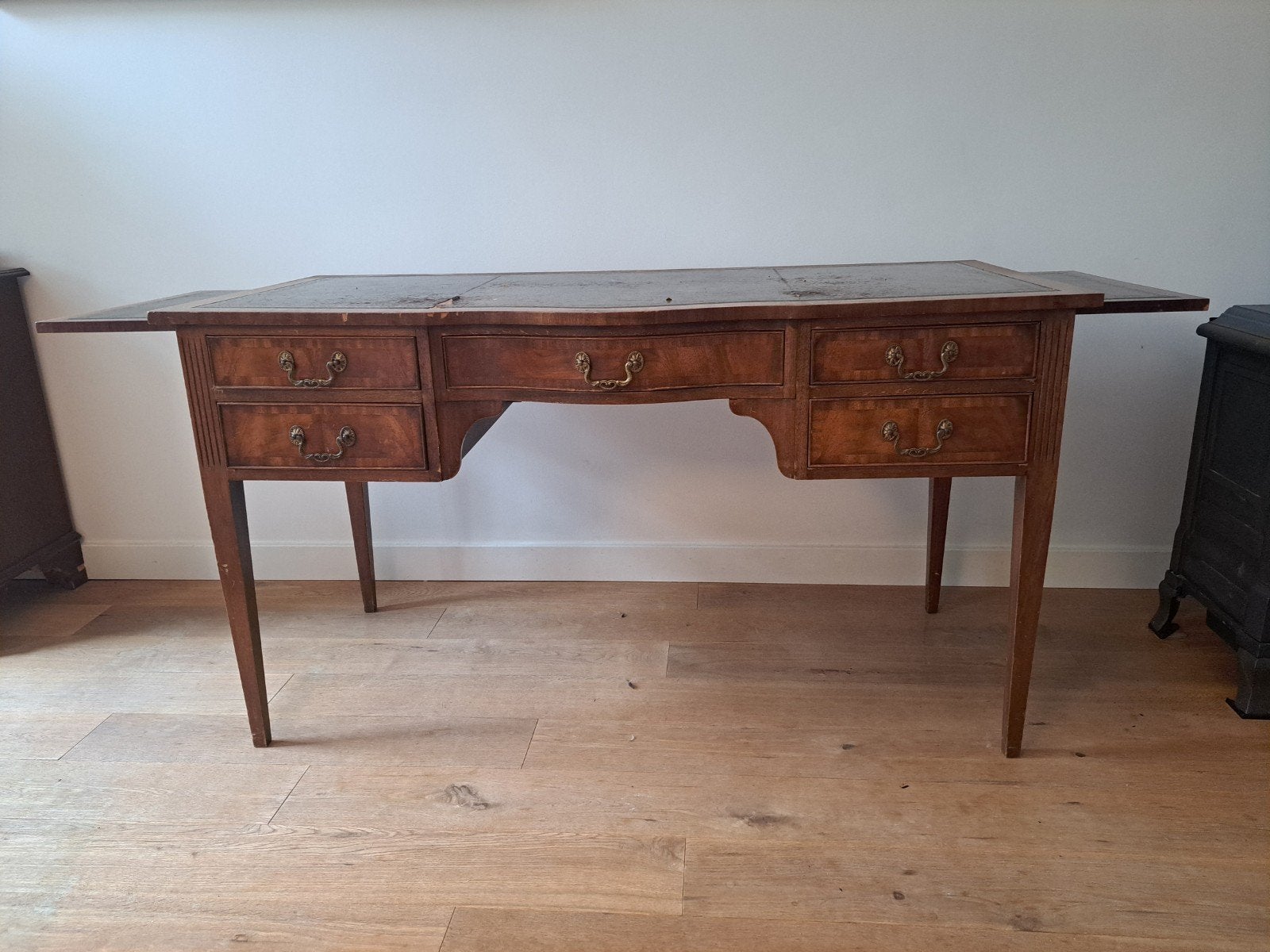 Antiek houten bureau met lederen tafelblad, Ophalen