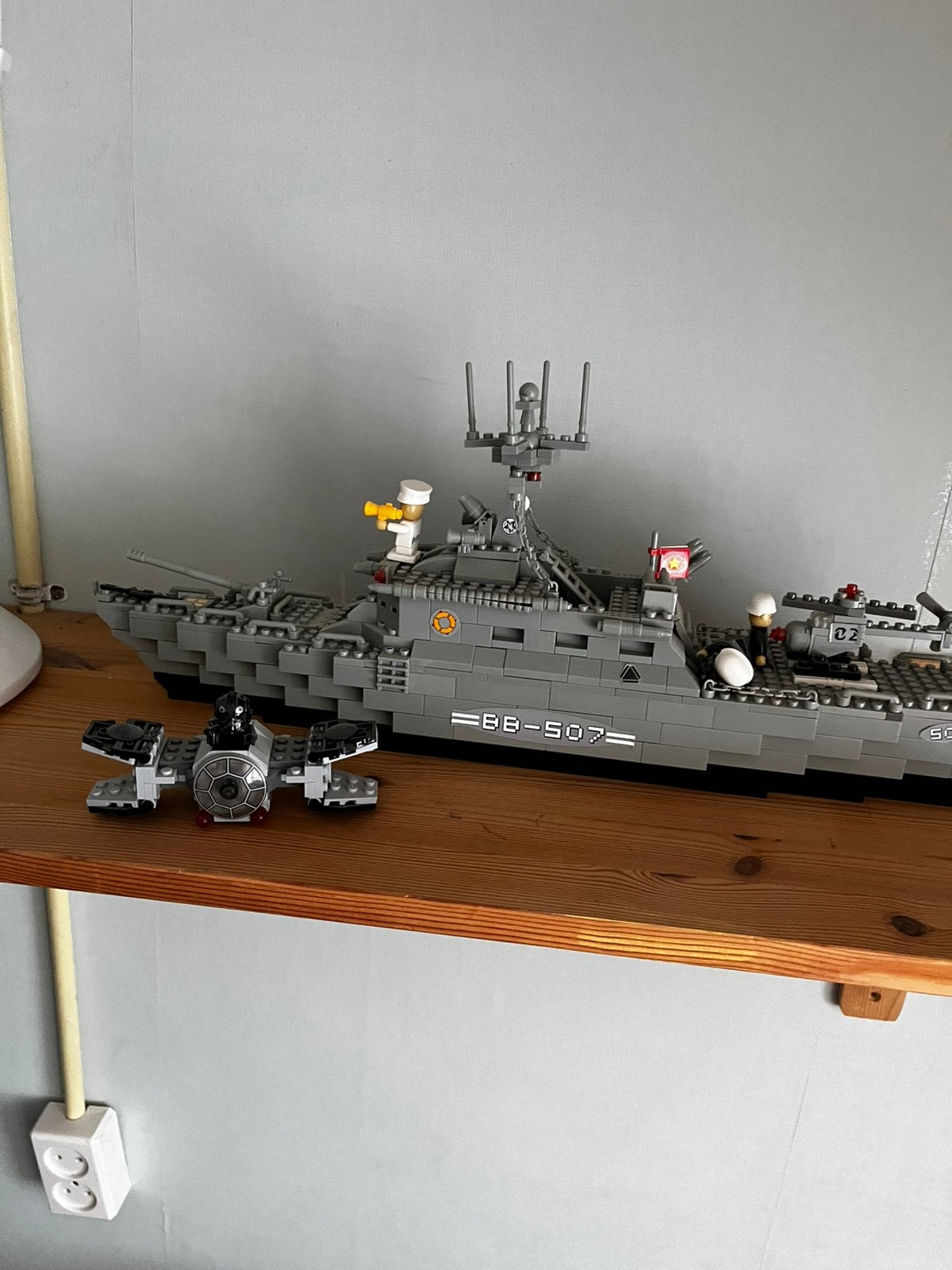 boot van bouwstenen en een star wars schip, Ophalen, Zo goed als nieuw